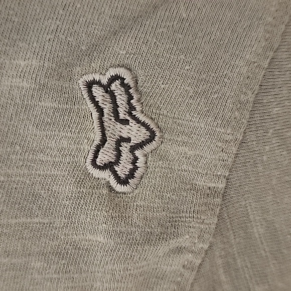 Grey Fox Deluxe Tee - Picture 3 of 8